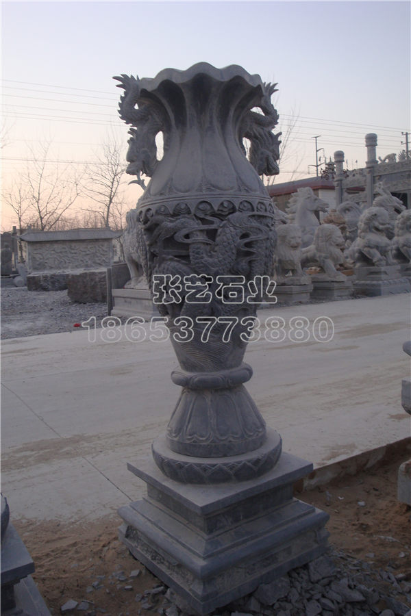 博物館門口石雕花瓶 