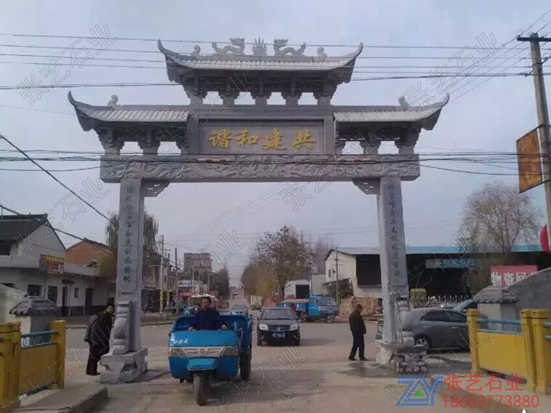 農(nóng)村村口單門石牌樓 