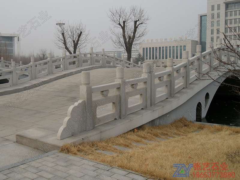 銹石橋面石欄桿