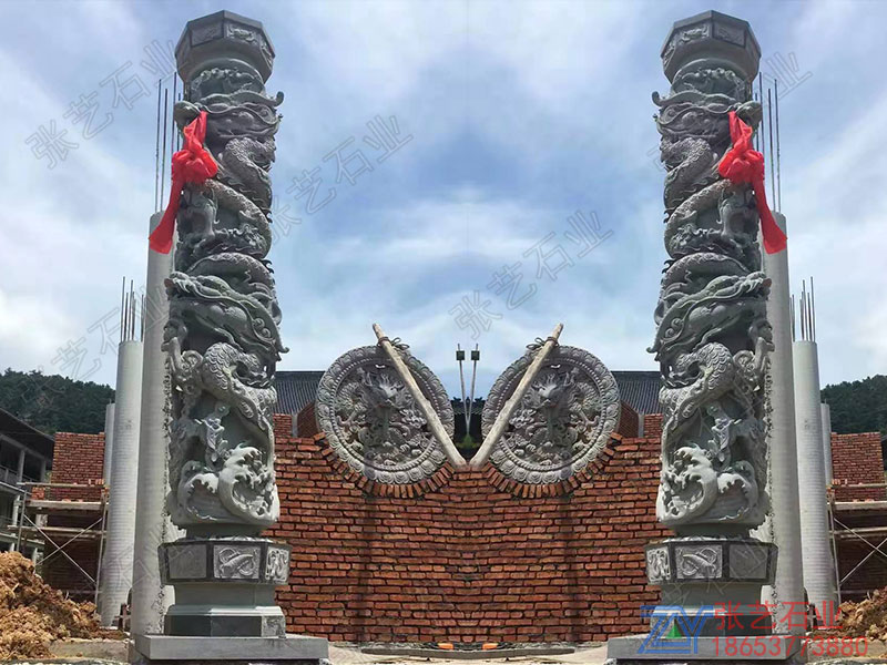 祠堂廣場石龍柱 